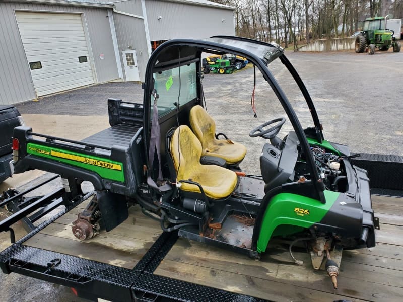 John Deere  825i Gator