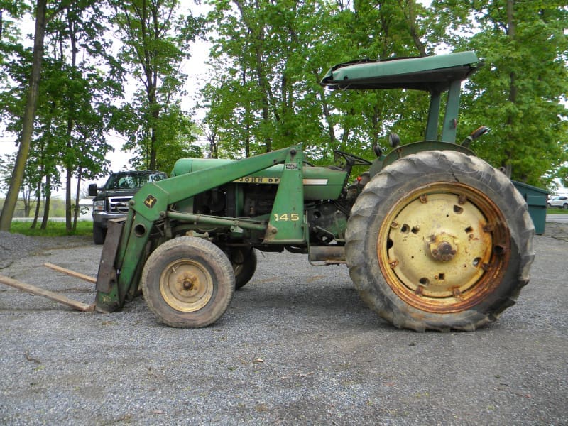 John Deere  2240 Loader Tractor