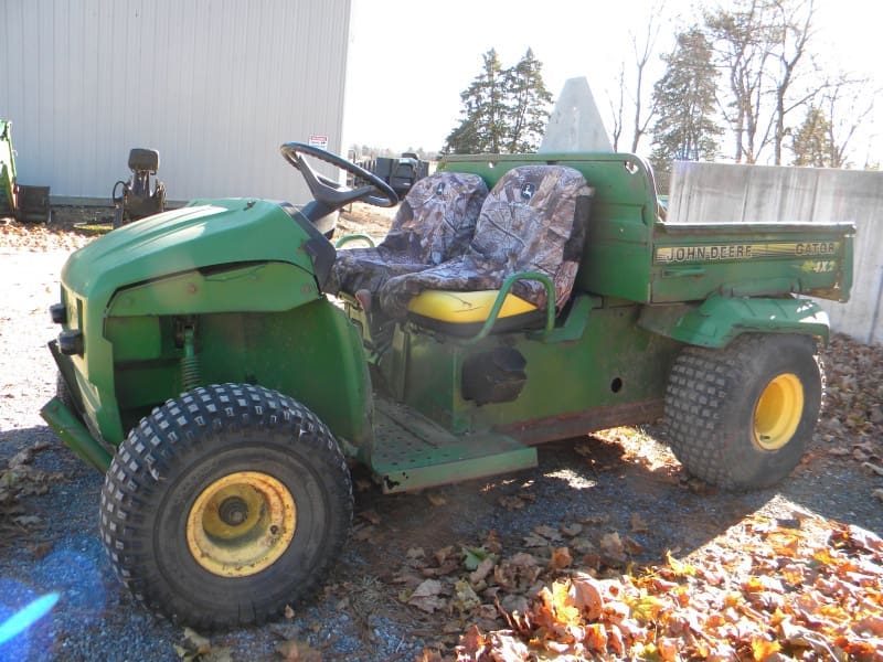 John Deere  4X2 Gator