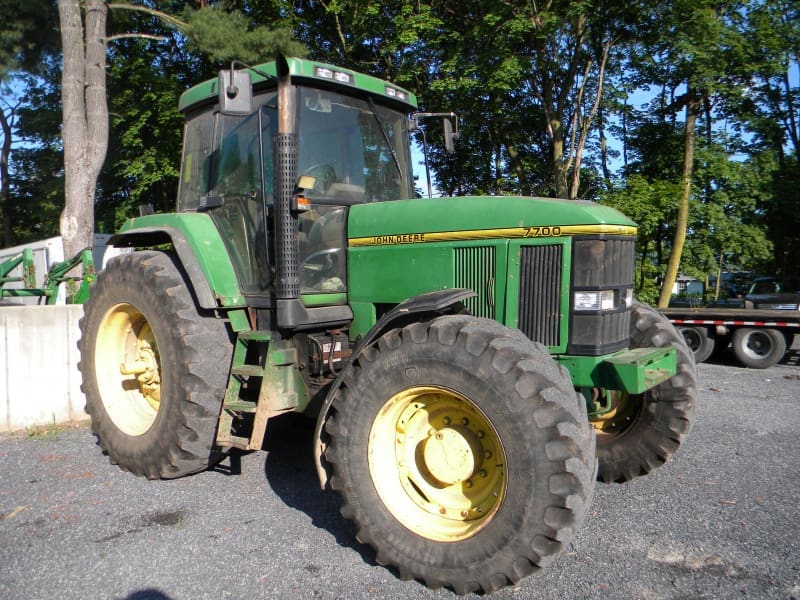 John Deere  7700 MFWD Tractor