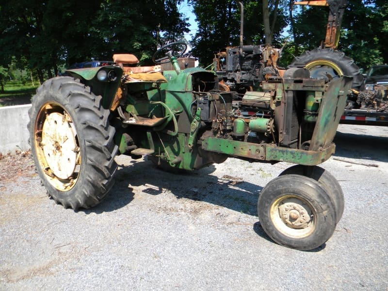 John Deere  2010 Row Crop Tractor